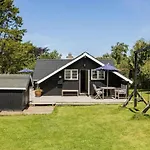 Сasa de vacaciones Idyllic Summer House Close To And Forest Tisvildeleje