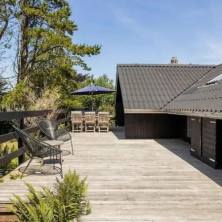 Idyllic Summer House Close To And Forest * Tisvildeleje