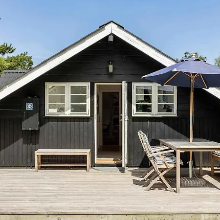 Idyllic Summer House Close To And Forest Ferienhaus Tisvildeleje