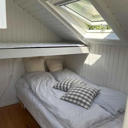 Idyllic Summer House Close To And Forest Ferienhaus Tisvildeleje