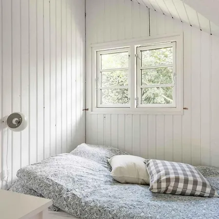 Idyllic Summer House Close To And Forest Tisvildeleje