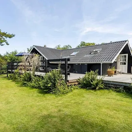 Idyllic Summer House Close To And Forest * Tisvildeleje