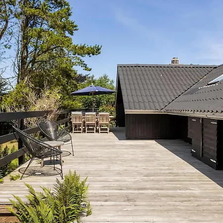 Idyllic Summer House Close To And Forest Hébergement de vacances *
