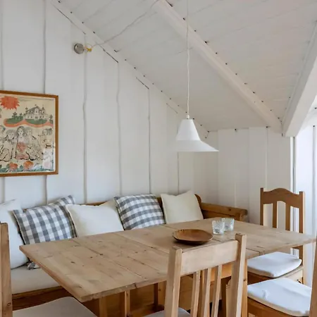 Idyllic Summer House Close To And Forest Tisvildeleje