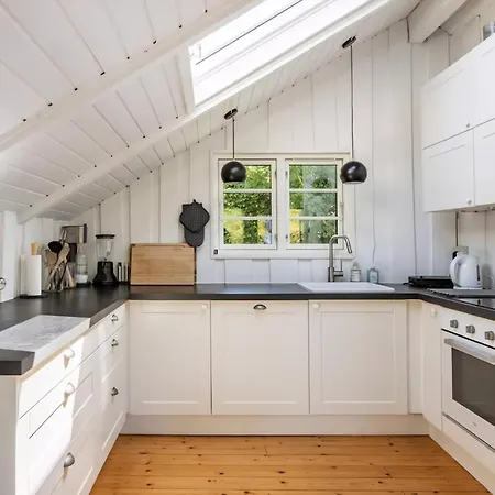 Idyllic Summer House Close To And Forest Hébergement de vacances *