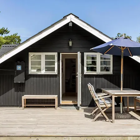 Hébergement de vacances Idyllic Summer House Close To And Forest *